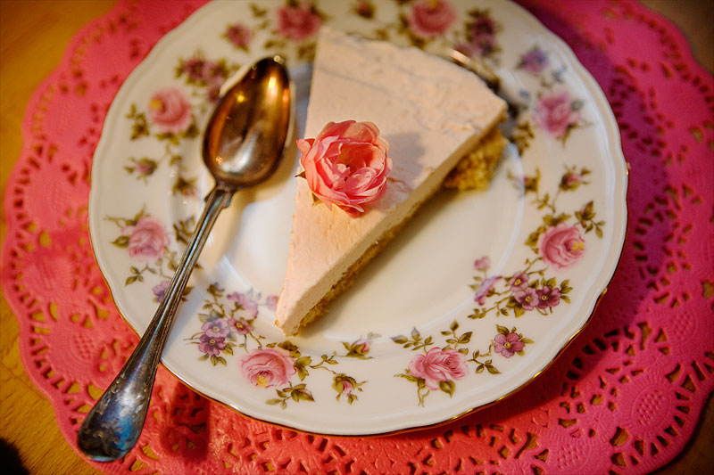 baka242 Cheesecake med smak av rosor