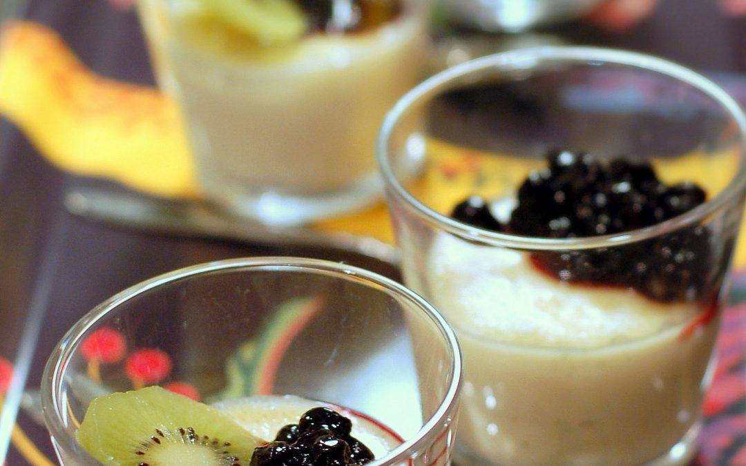 Pannacotta med rårörda blåbär