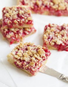 Recept på kaka med röda vinbär