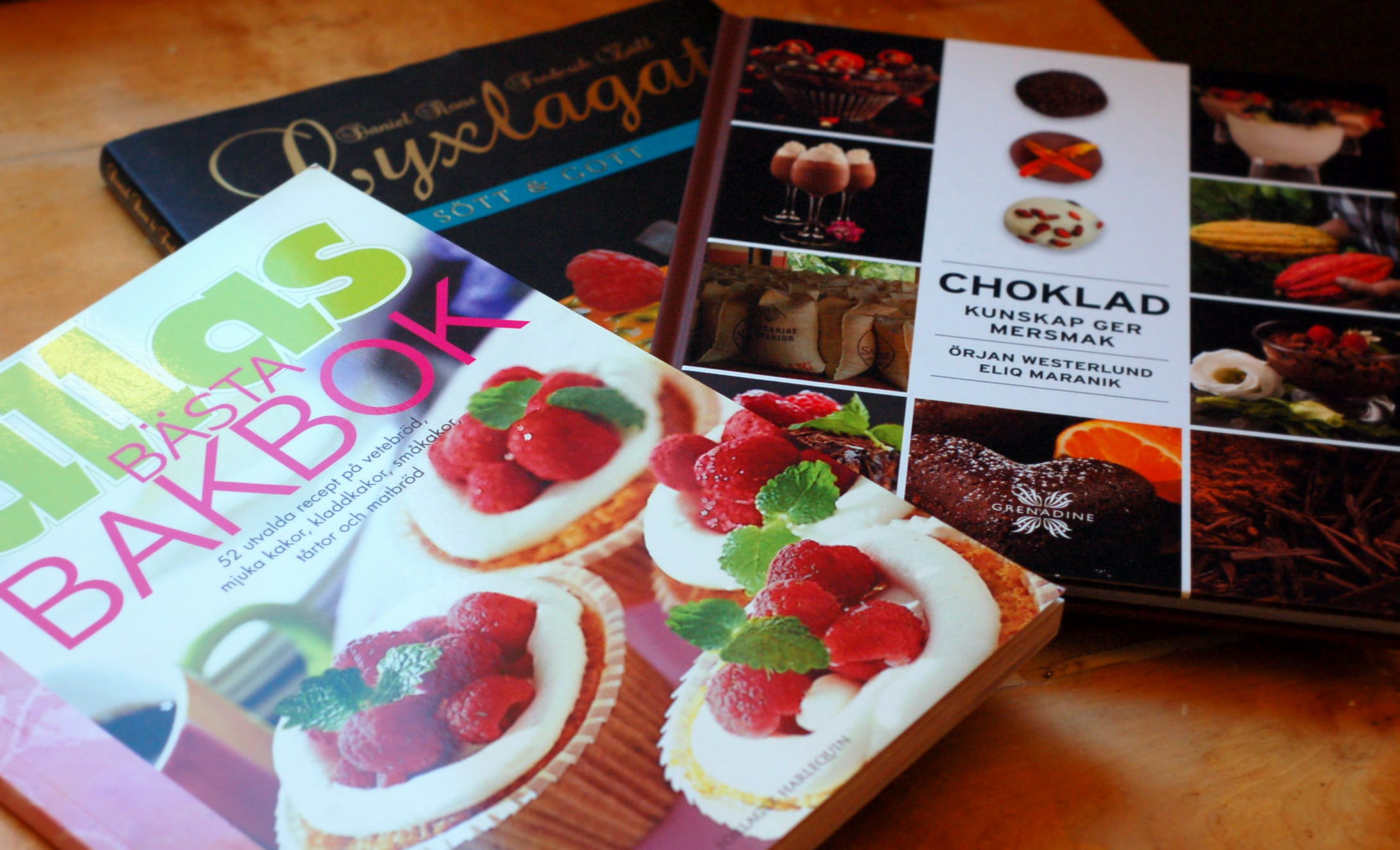 Några bokrecensioner och en tävling