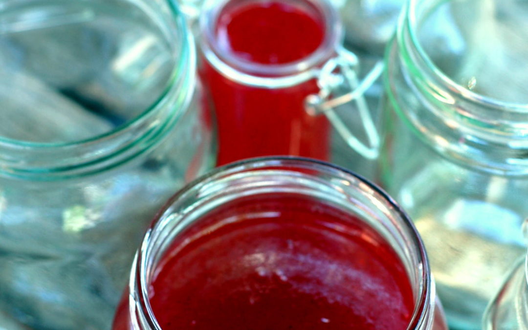 Klar rödvinbärssylt