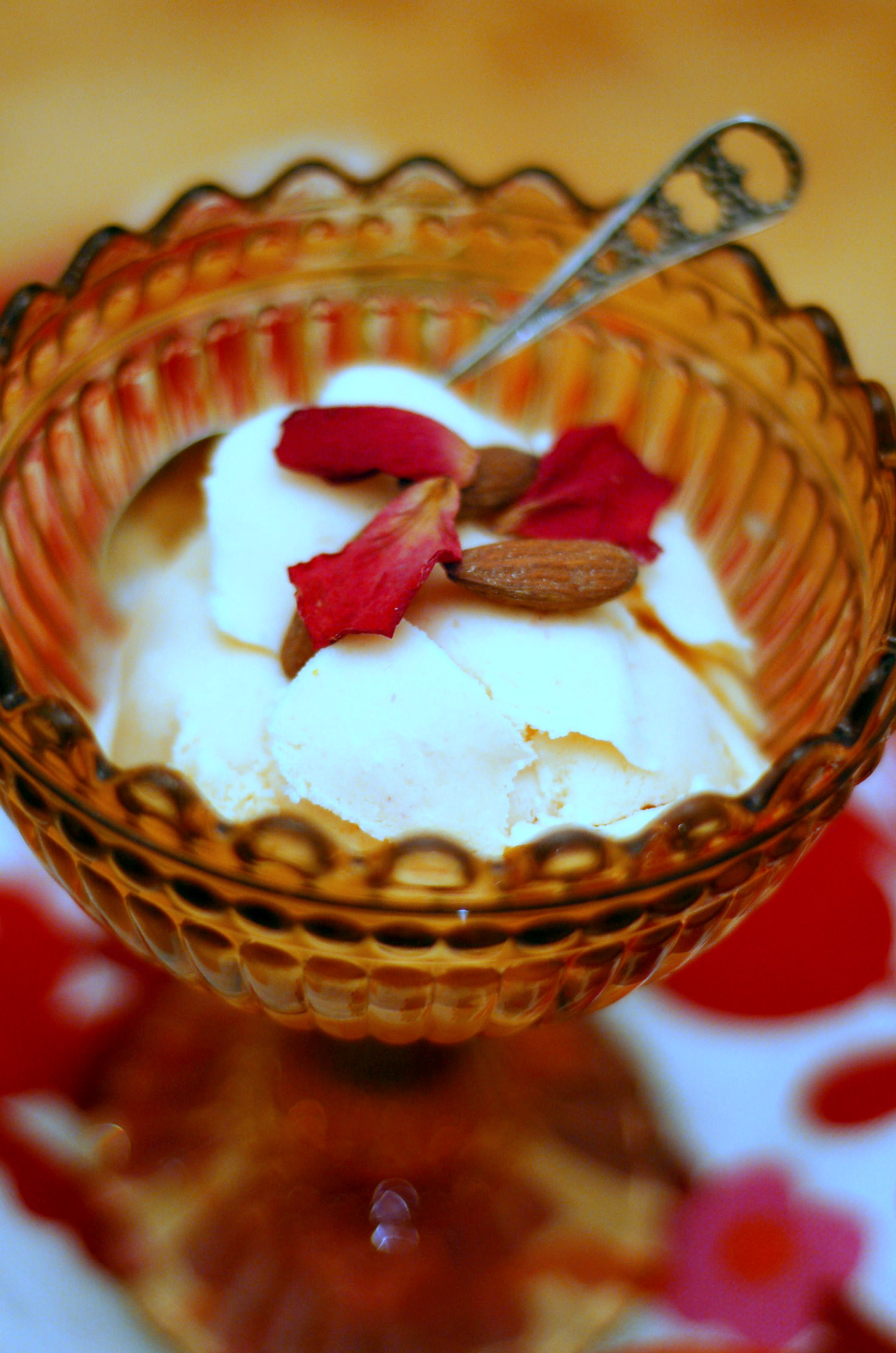 Mandelglass med rosensmak