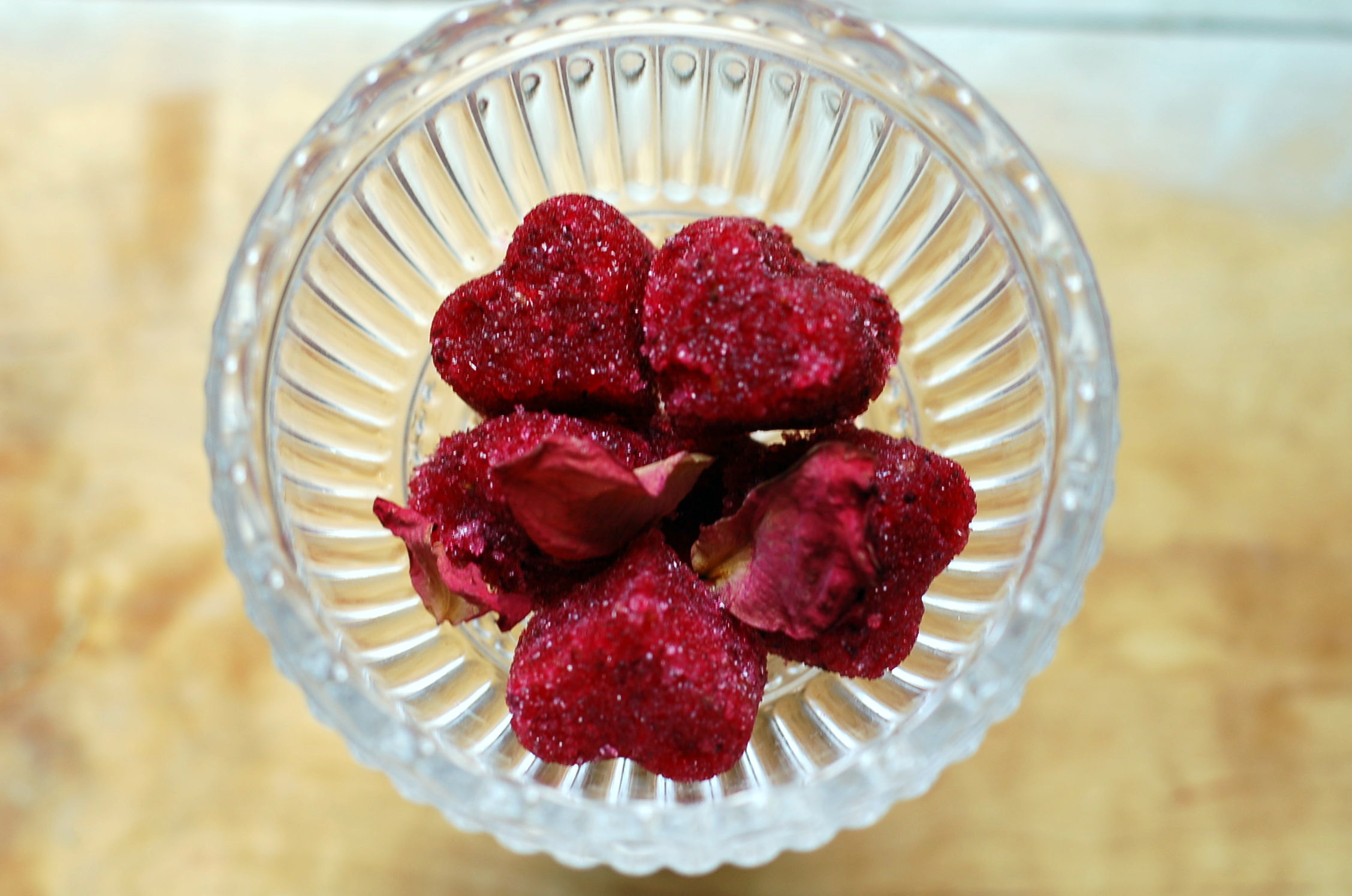 Sockerbitar med rosensmak