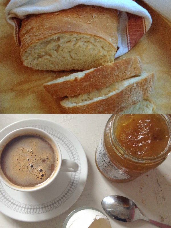 Söndagsfrukost och hembakt bröd