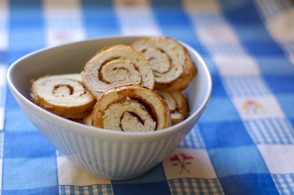 Skorpor av överblivna kanelbullar
