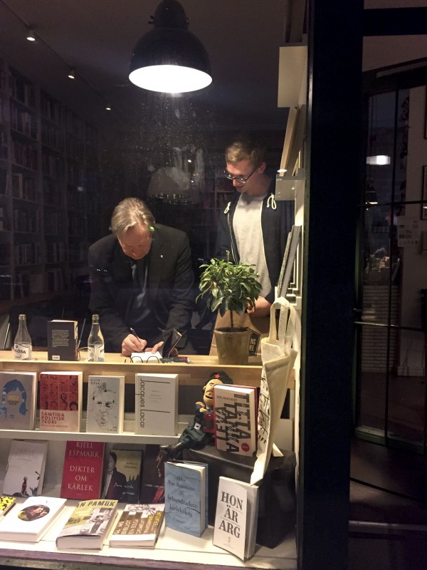 Horace, yoga och operaskolk